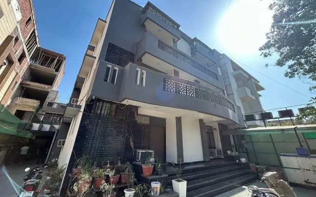 Hotel B K House