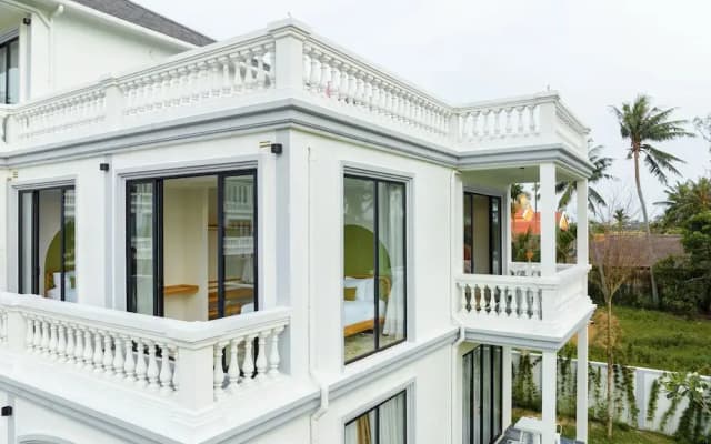 Moodhoian Riverside Resort & Spa