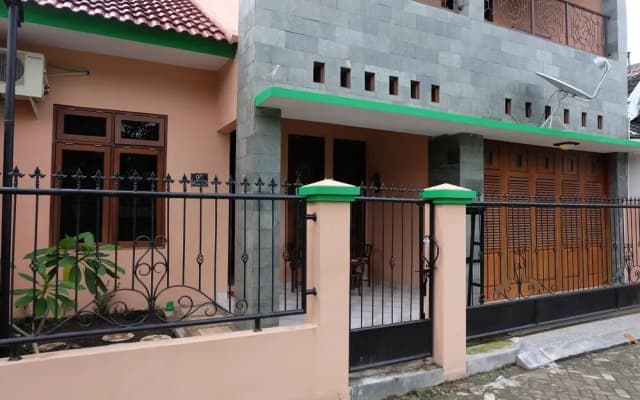Simply Homy Guest House Uty Kronggahan