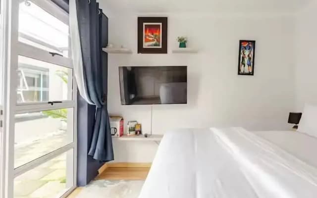 Caline VIP Mews