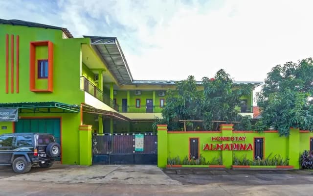 OYO 90760 Almadina Family Homestay