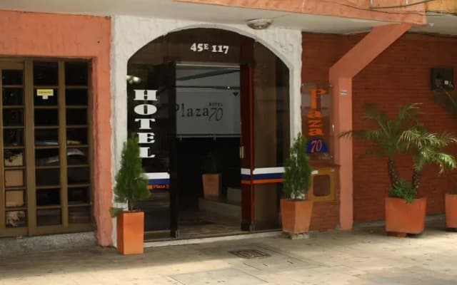 Hotel Plaza 70