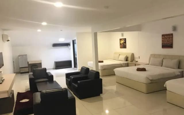 Peach Hill Hotel