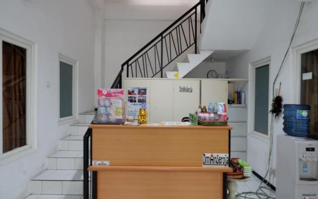 RedDoorz near Plaza Simpang Lima