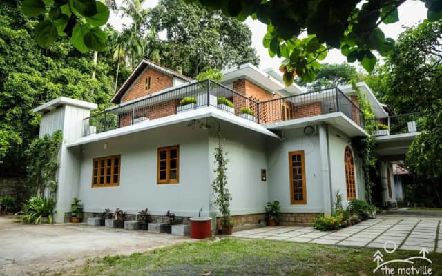 the motville  Private Villa with Pool for Family