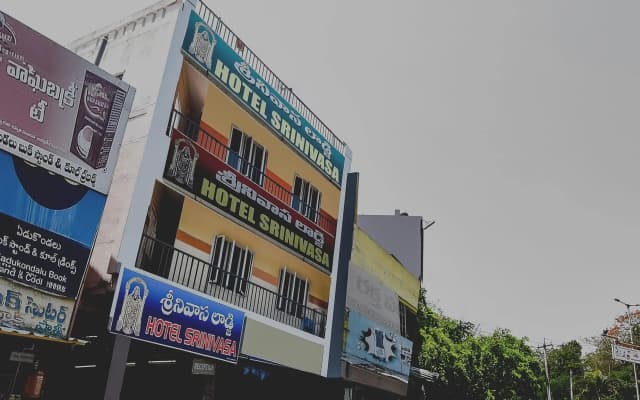 OYO 36583 Hotel Srinivasa Residency