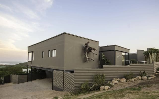 The House Quarters