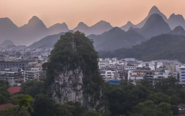 Yizhou Holiday Hotel