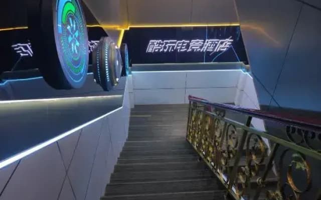 Cool Games E-sports Hotel (Xuchang Caowei Ancient City Pang Donglai Branch)