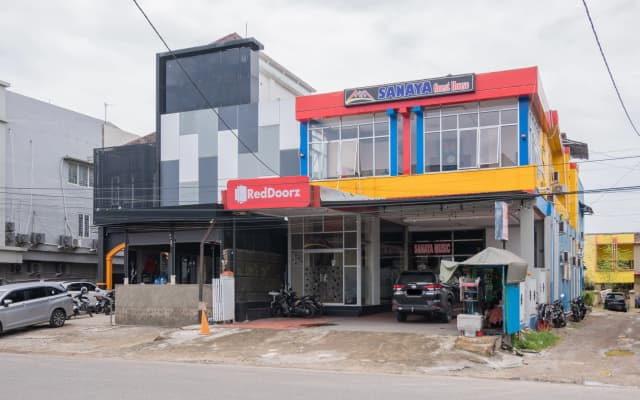 RedDoorz Syariah Near RS Mata Padang