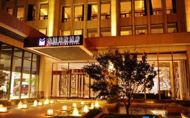 Waters ACME Hotel