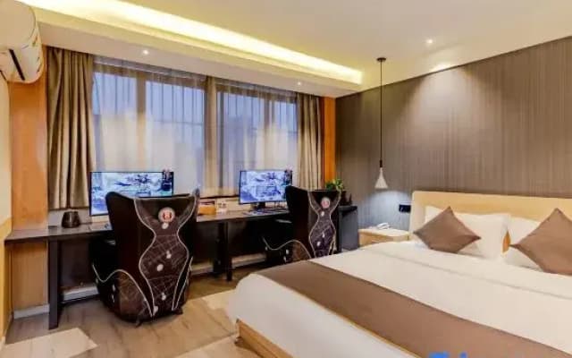 Hefei Chaoshen E-sports Hotel (Anhui Great Market Hefei Railway Station)