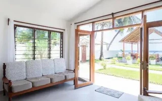 Oasys House - Beautiful Private Beach Front Home