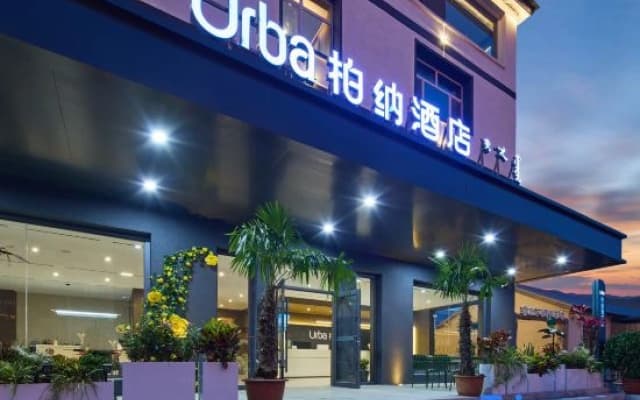 Bernard Hotel (Ulanbutong Grassland Scenic Area Store)