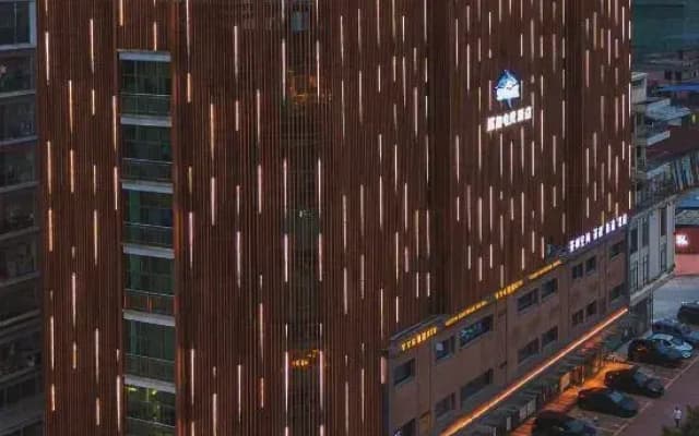 Shark Video Hotel (Qingyuan Shunying Times Square Yiwu Commercial City Branch)