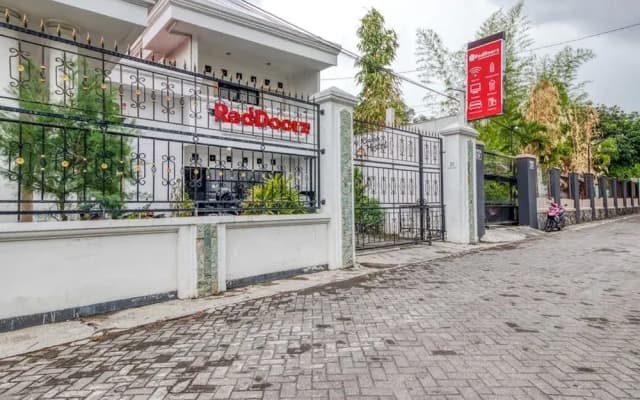 RedDoorz Hostel near Stadion Mandala Krida Yogya