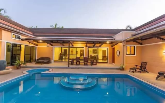 Tim buktu 4BR Jacuzzi WalkVillaMarket170