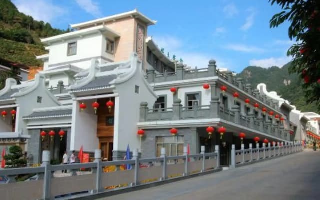 Jixiang Tiankeshe Hotel