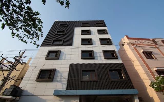 V Hotel by OYO Rooms