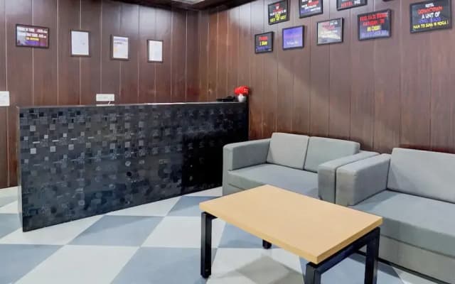 Hotel Downtown by Quadis - Sector 15 Noida