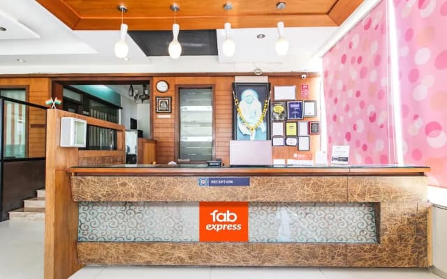 FabExpress Sai Grand Castle Inn