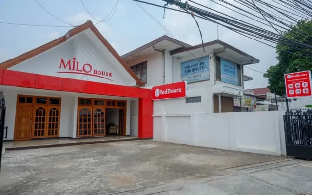 RedDoorz Near Kawasan Simpang Lima Area