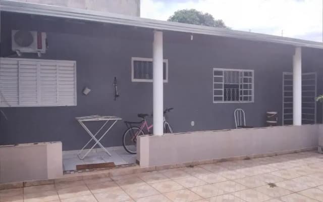 casa a 5 minutos do aeroporto e Univida