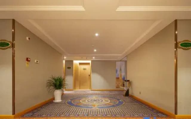 Vienna Hotel (Jingjiang Taihe Wuyue Plaza Bus Terminal)