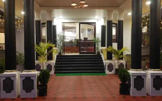MaxiMunnar T&U Leisure Hotel