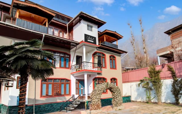 Collection O Brein Nishat Formerly Continental Guest House