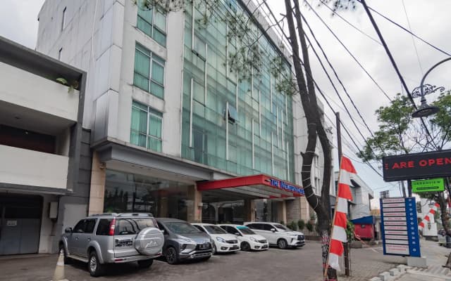 Urbanview Hotel Newton Riau Bandung