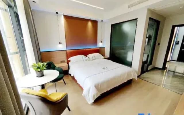 Yilong Lanshe Hotel