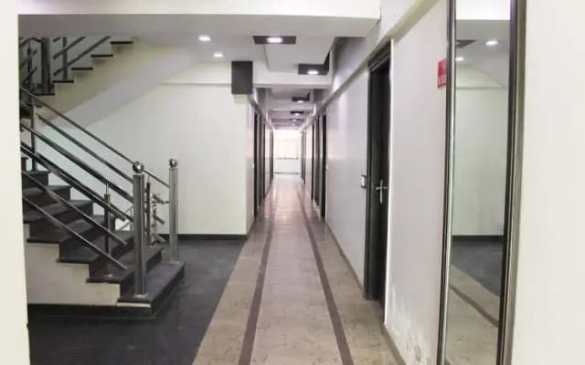 OYO 672 Hotel Diamond Inn