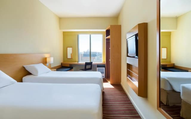 Отель ibis Deira Creekside Dubai