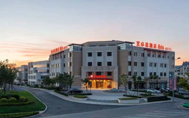 Ibis Dalian Yida Spring Field Hotel