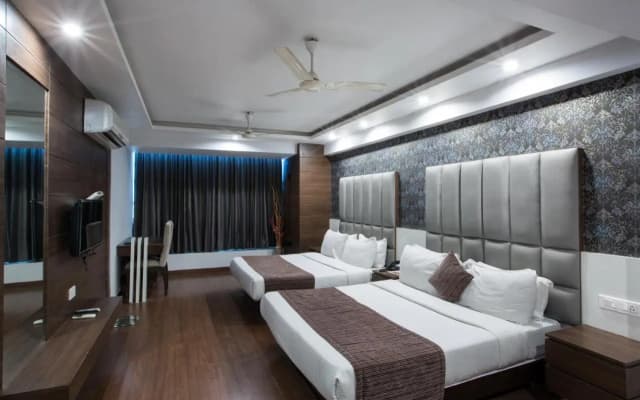 Hotel Narulas Aurrum