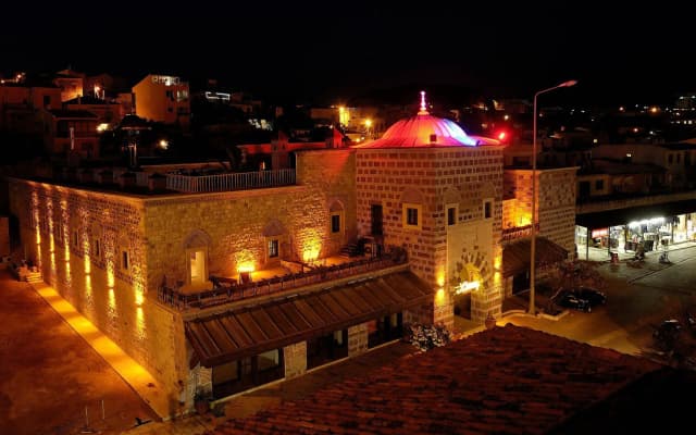 Cesme Kanuni Kervansaray Historical Hotel