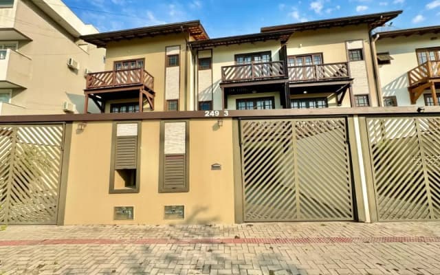 LINDO SOBRADO A 250mts DA PRAIA MARISCAL PISCINA 249-3