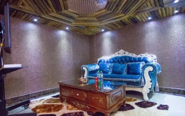 No.7 Theme Hotel