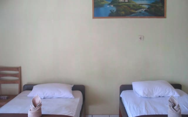 Lovina Central Hostel