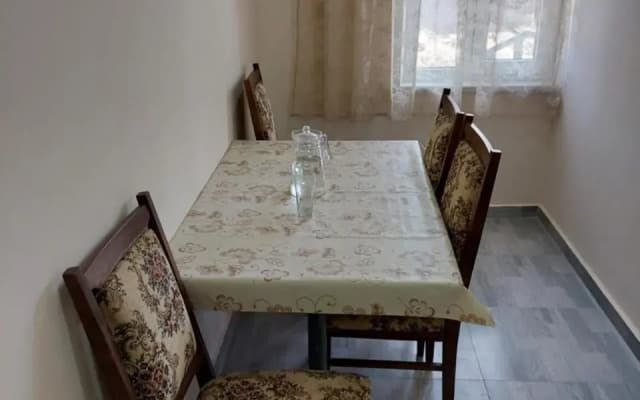 Sevan Em & Yu