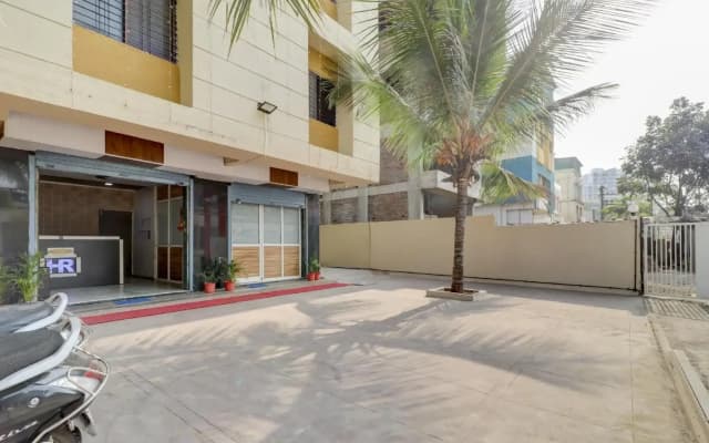Royal Rest Rooms by OYO Rooms