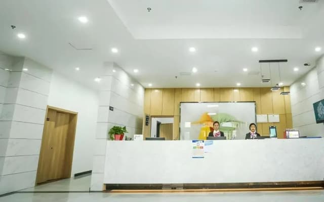 GreenTree Inn Express Xuzhou Pizhou Tiefu Town Bus station.