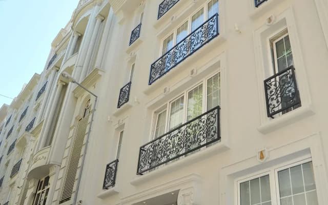Ayna Hotel