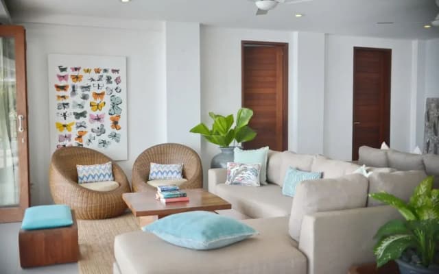 Malimbu Cliff Villa