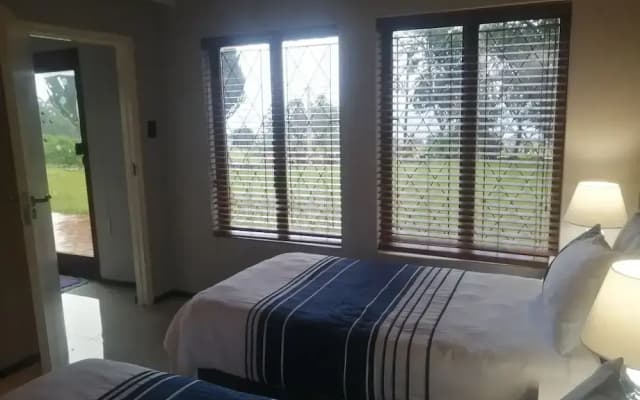 Crest Farm - Self-catering 2-bedroom, Wi-fi, Views, Swiming Pool