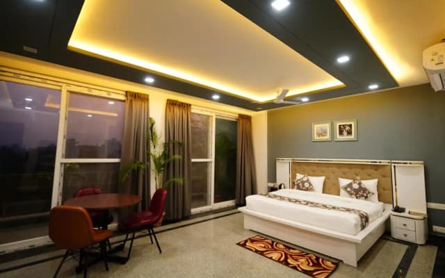 Posh Garden Inn