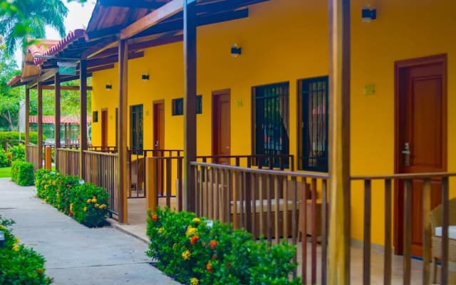 Hotel Senderos del Mar - Hostel