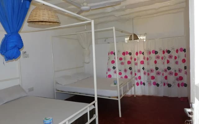 Курортный Отель Travellers Inn Resort Malindi