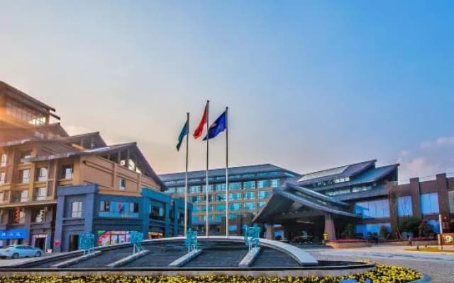 Emei Mountain ROYAL·Yuzquan Bay Hot Spring Hotel